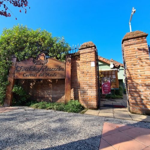 Entrada de la chocolatería Cariños del Maule en Talca